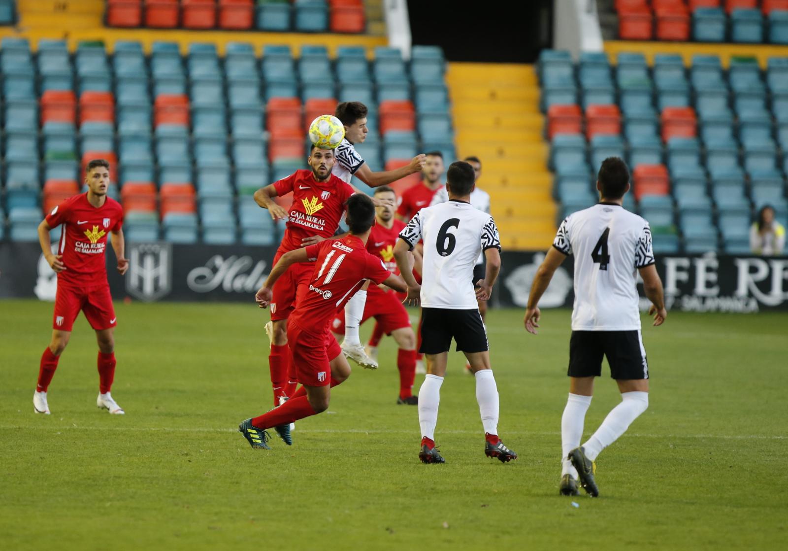 Fotos: Derbi entre el Salamanca CF UDS B y la UD Santa Marta