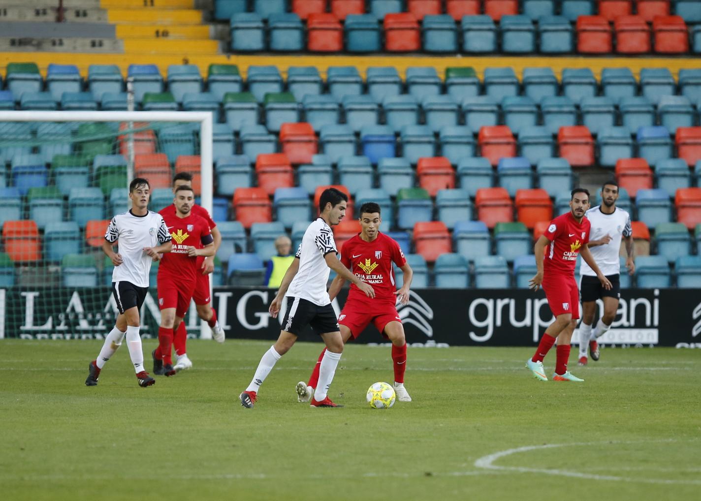 Fotos: Derbi entre el Salamanca CF UDS B y la UD Santa Marta