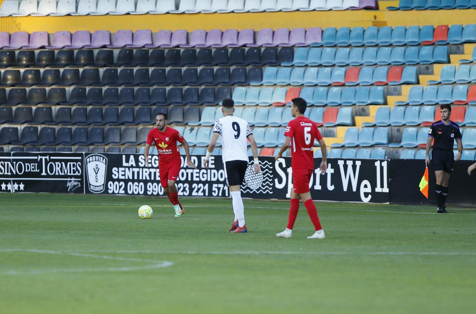 Fotos: Derbi entre el Salamanca CF UDS B y la UD Santa Marta