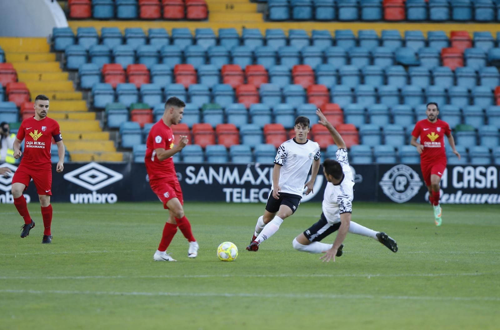 Fotos: Derbi entre el Salamanca CF UDS B y la UD Santa Marta