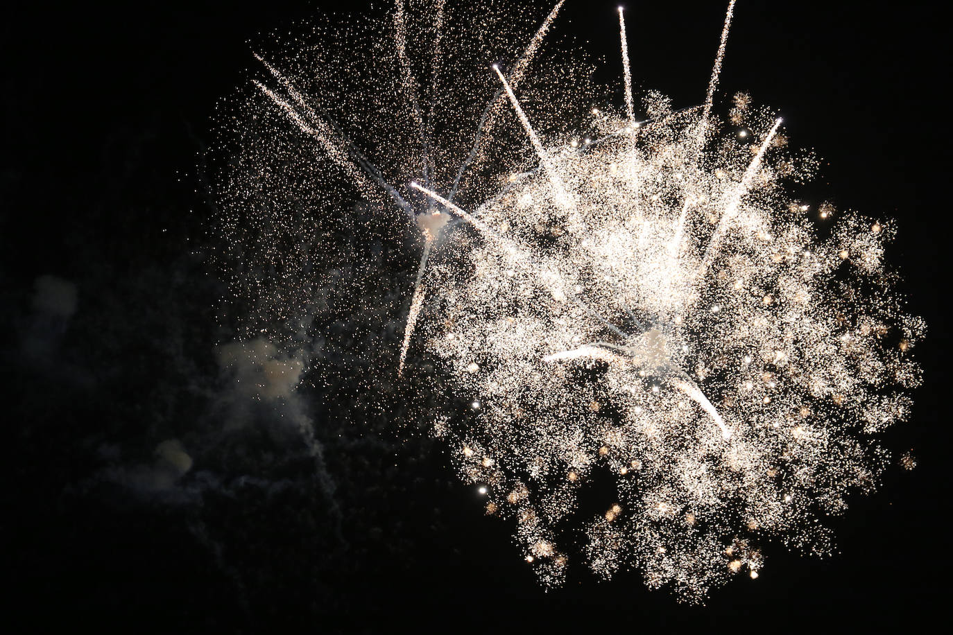 Segunda jornada de fuegos artificiales. 