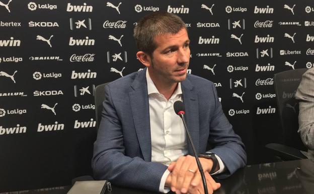 Celades, durante su presentación como nuevo entrenador del Valencia. 