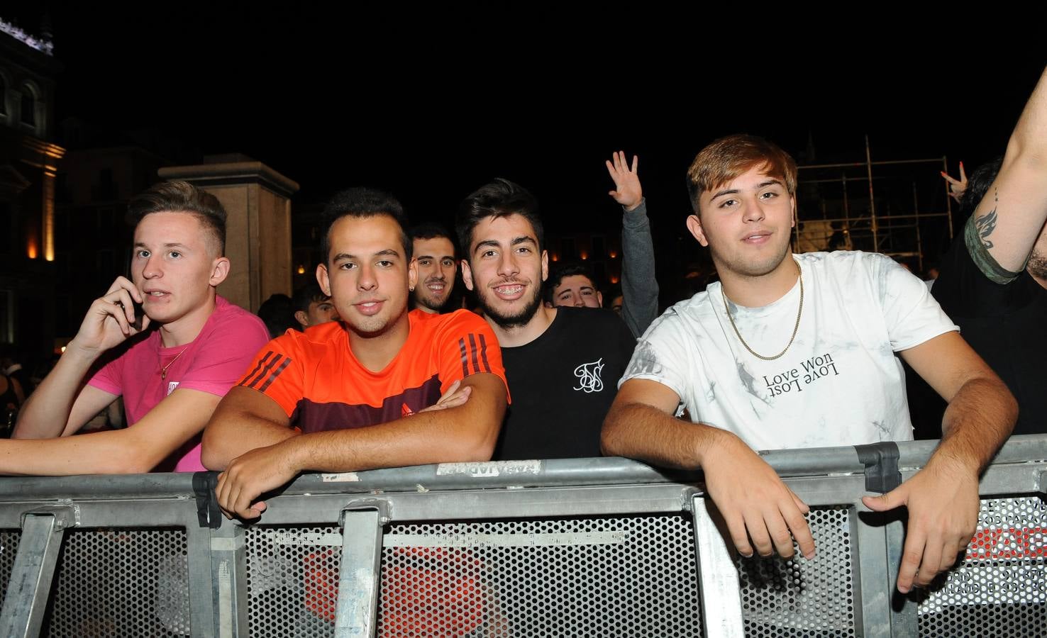 Fotos: Miles de jóvenes celebran los 40 Puceladance en la Plaza Mayor de Valladolid