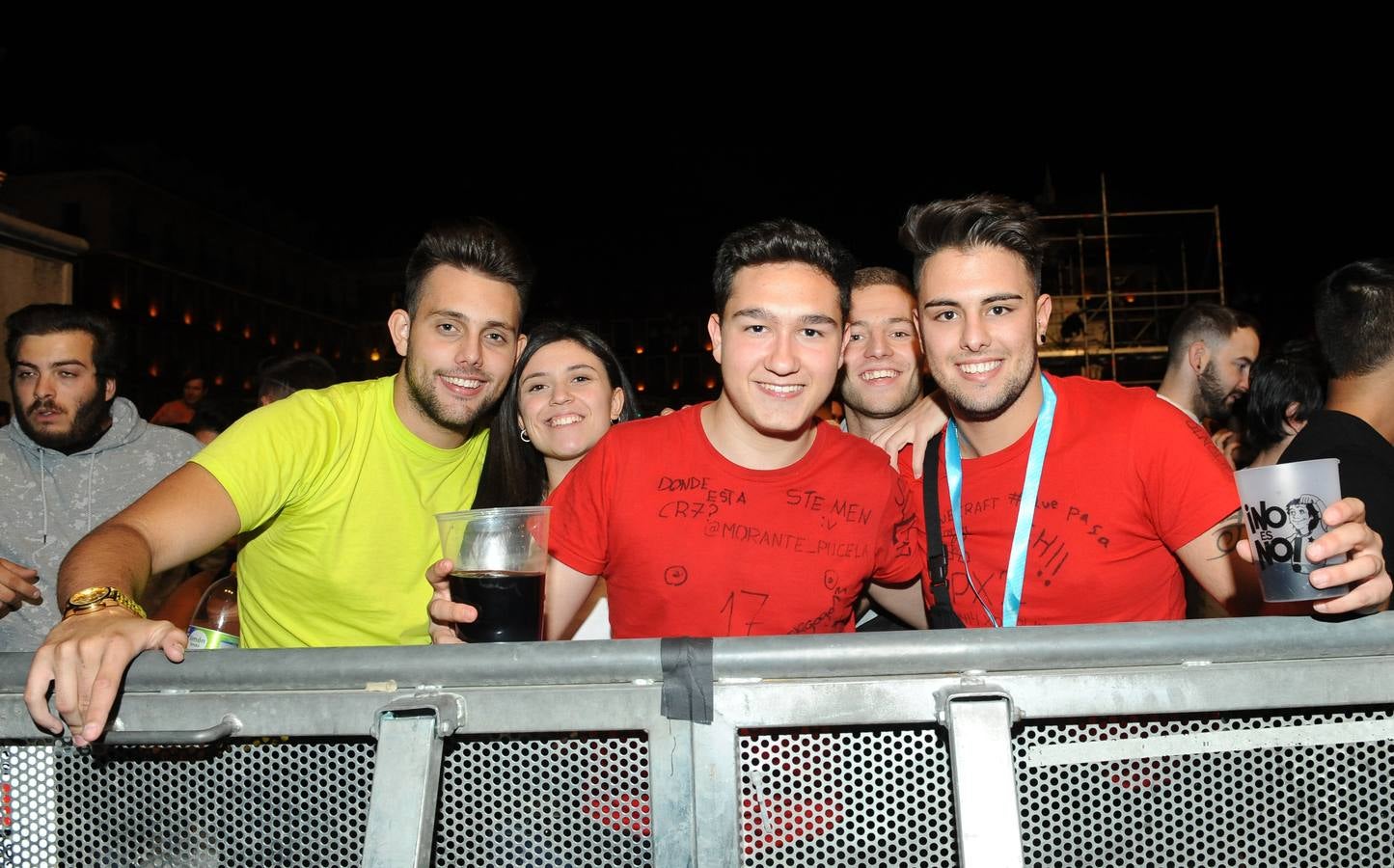 Fotos: Miles de jóvenes celebran los 40 Puceladance en la Plaza Mayor de Valladolid