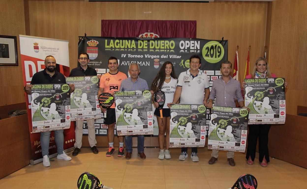 Organizadores y patrocinadores en la presentación 