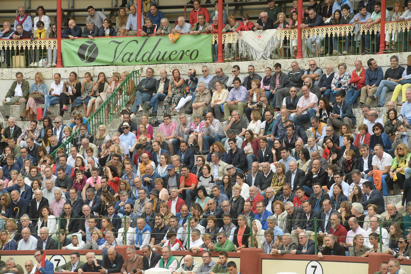 Con toros de la ganadería Juan Pedro Domecq para El Fandi, Perera y Emilio de Justo.