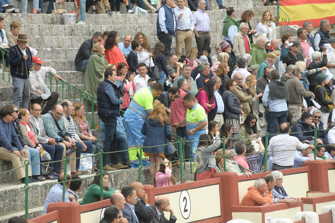 Con toros de la ganadería Juan Pedro Domecq para El Fandi, Perera y Emilio de Justo.