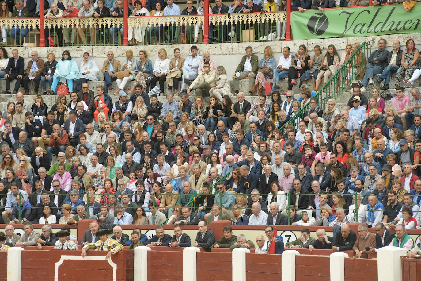Con toros de la ganadería Juan Pedro Domecq para El Fandi, Perera y Emilio de Justo.