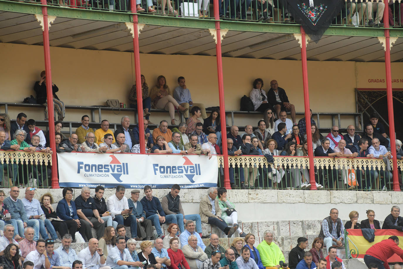 Con toros de la ganadería Juan Pedro Domecq para El Fandi, Perera y Emilio de Justo.