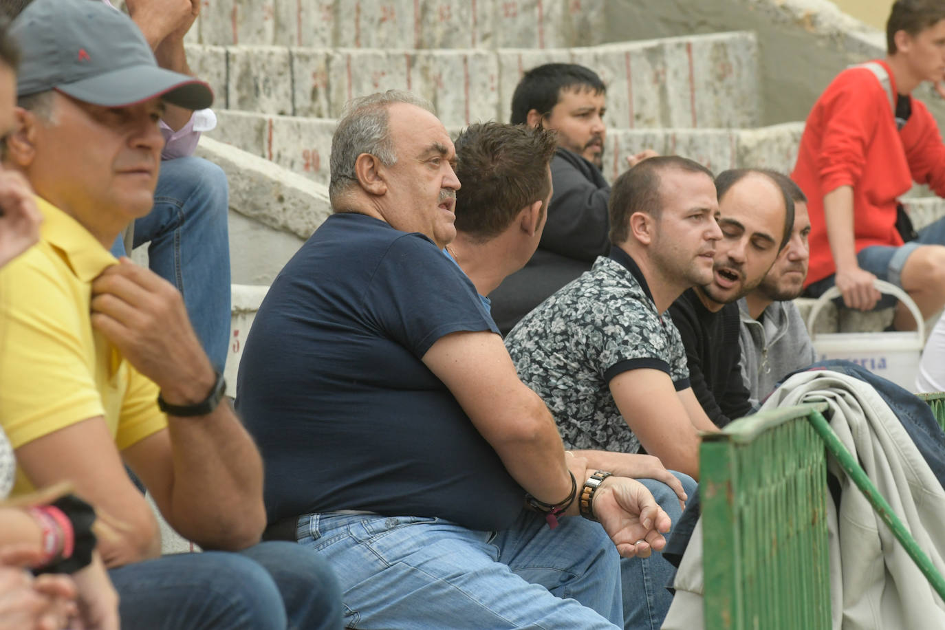 Con toros de la ganadería Juan Pedro Domecq para El Fandi, Perera y Emilio de Justo.