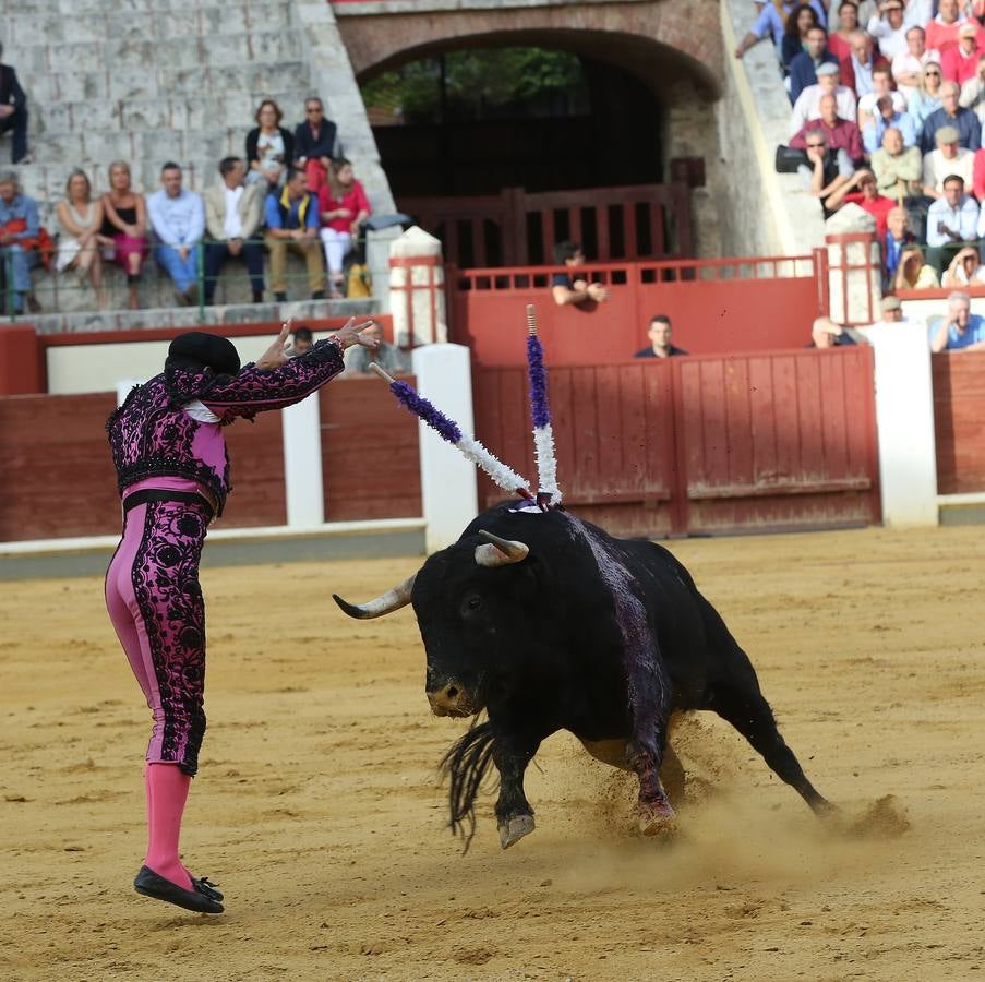 Fotos: El Fandi, Perera y De Justo en la cuarta corrida de la Feria de la Virgen de San Lorenzo de Valladolid