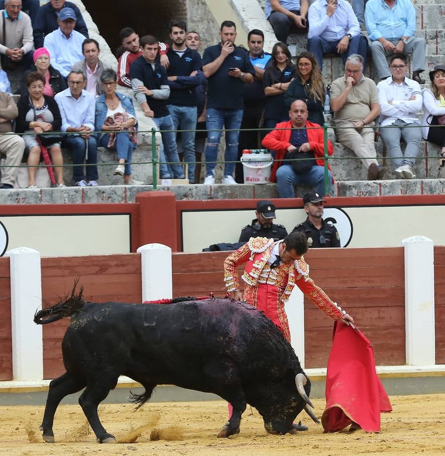 Fotos: El Fandi, Perera y De Justo en la cuarta corrida de la Feria de la Virgen de San Lorenzo de Valladolid