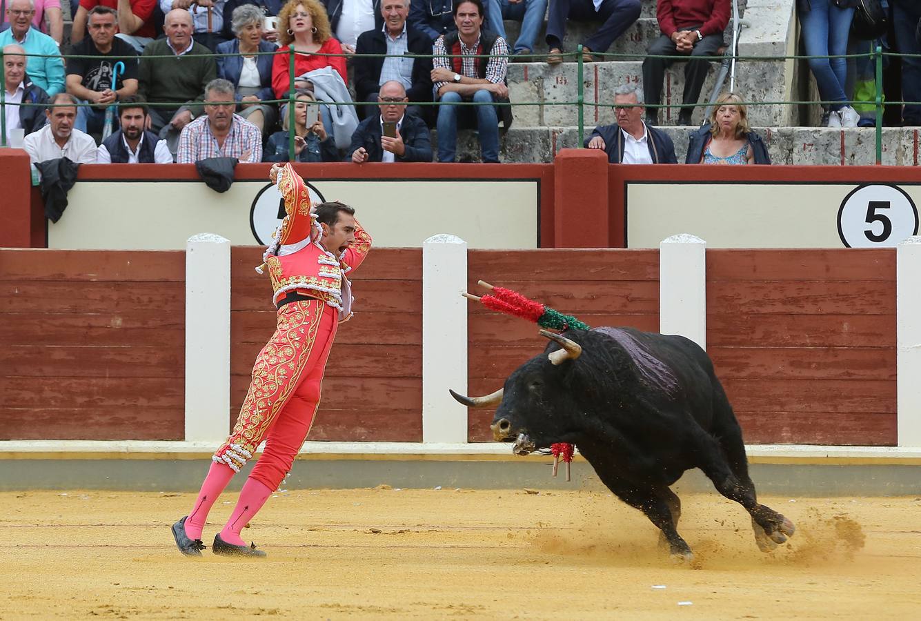 Fotos: El Fandi, Perera y De Justo en la cuarta corrida de la Feria de la Virgen de San Lorenzo de Valladolid