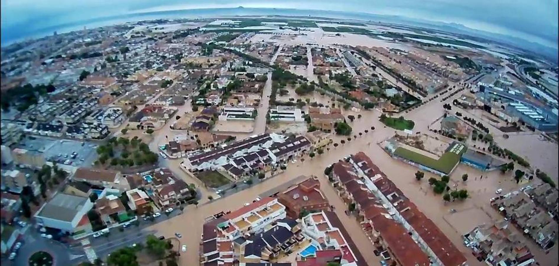 Vista aérea de Los Alcázares (Murcia) que han amanecido este viernes inundados.