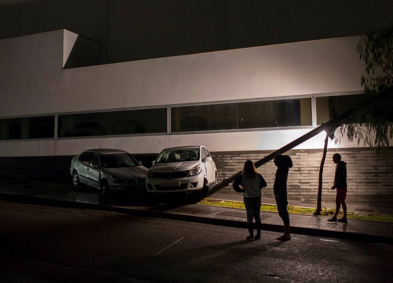 El temporal sigue sin dar tregua, se extiende a más provincias y este sábado se ha cobrado la séxta víctima mortal.