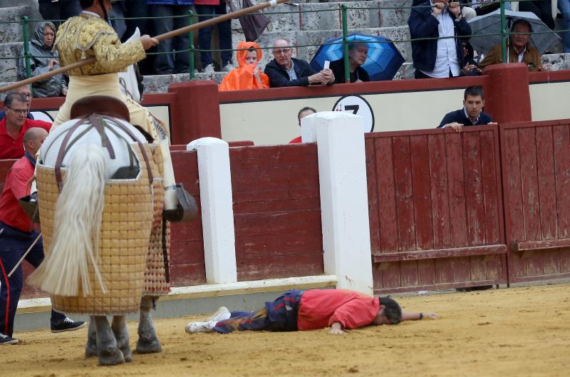 Fotos: La cogida del monosabio en diez imágenes