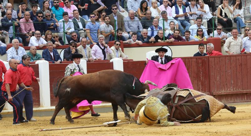 Fotos: El Cid, López Simón y Ginés Marín, en la quinta corrida de la Feria de la Virgen de San Lorenzo