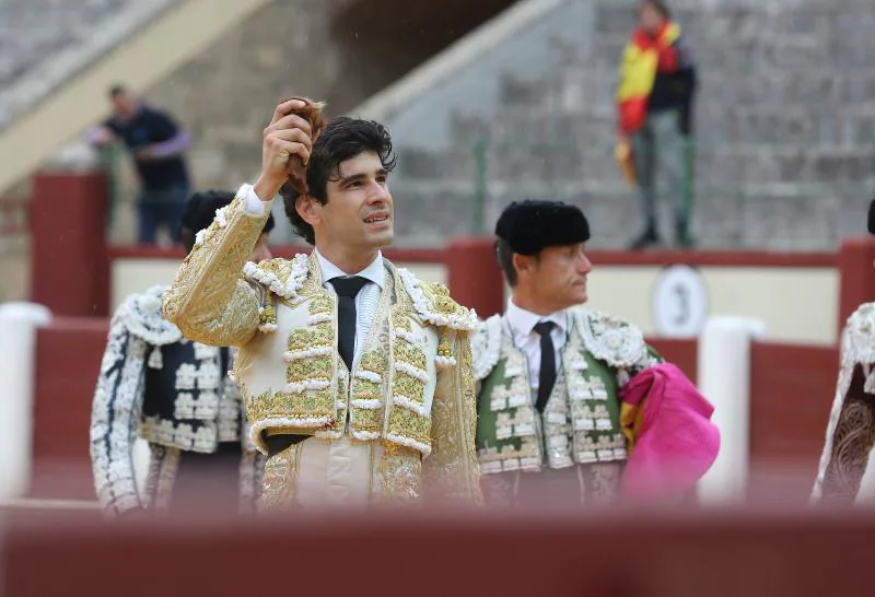 Fotos: El Cid, López Simón y Ginés Marín, en la quinta corrida de la Feria de la Virgen de San Lorenzo