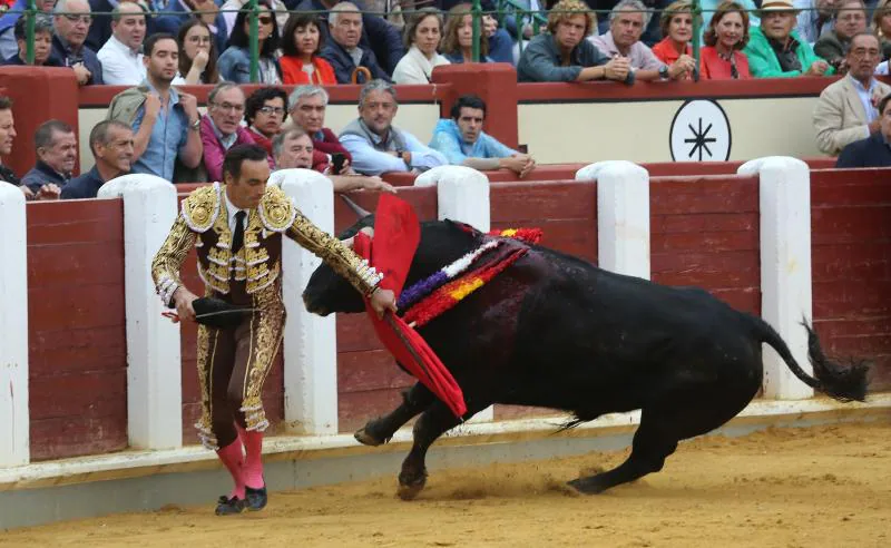 Fotos: El Cid, López Simón y Ginés Marín, en la quinta corrida de la Feria de la Virgen de San Lorenzo