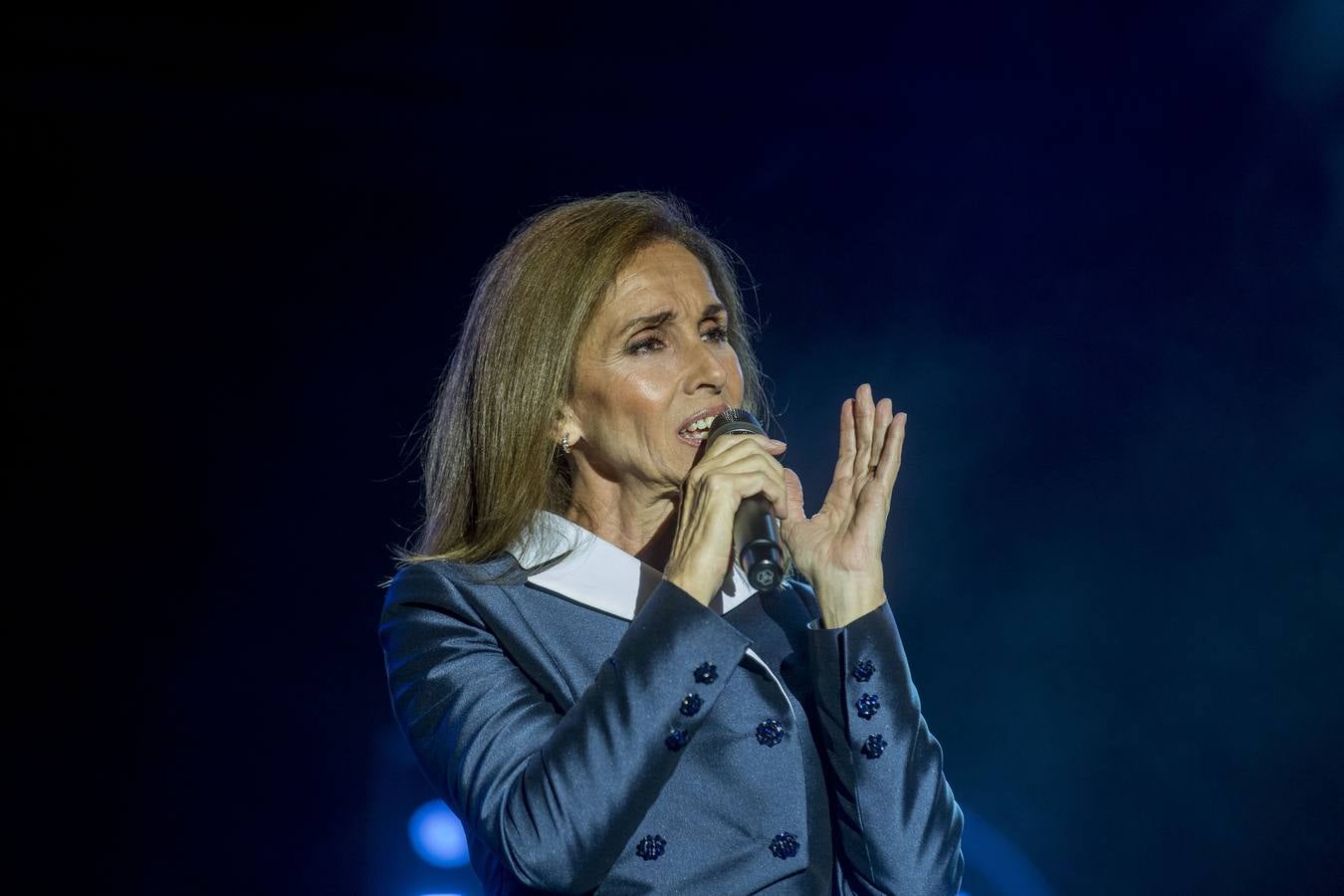 Fotos: Concierto de Ana Belén en la Plaza Mayor de Valladolid