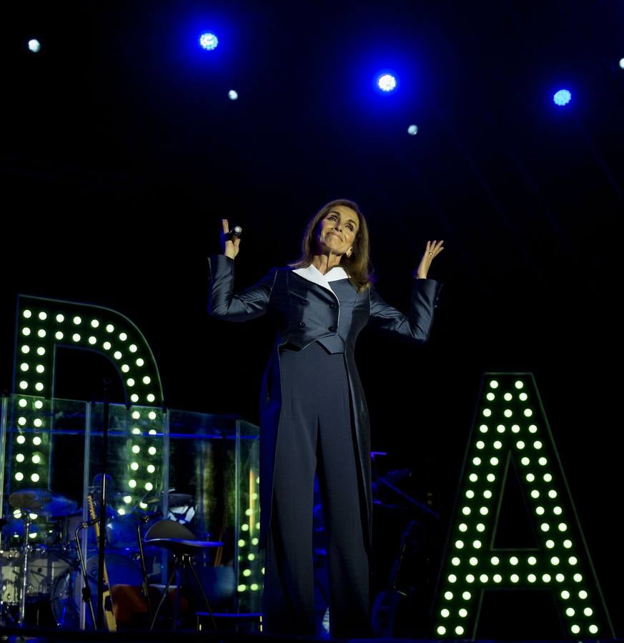 Fotos: Concierto de Ana Belén en la Plaza Mayor de Valladolid