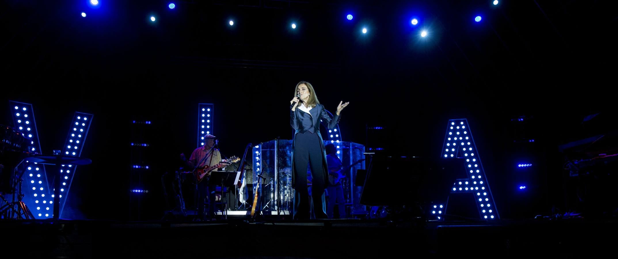 Fotos: Concierto de Ana Belén en la Plaza Mayor de Valladolid