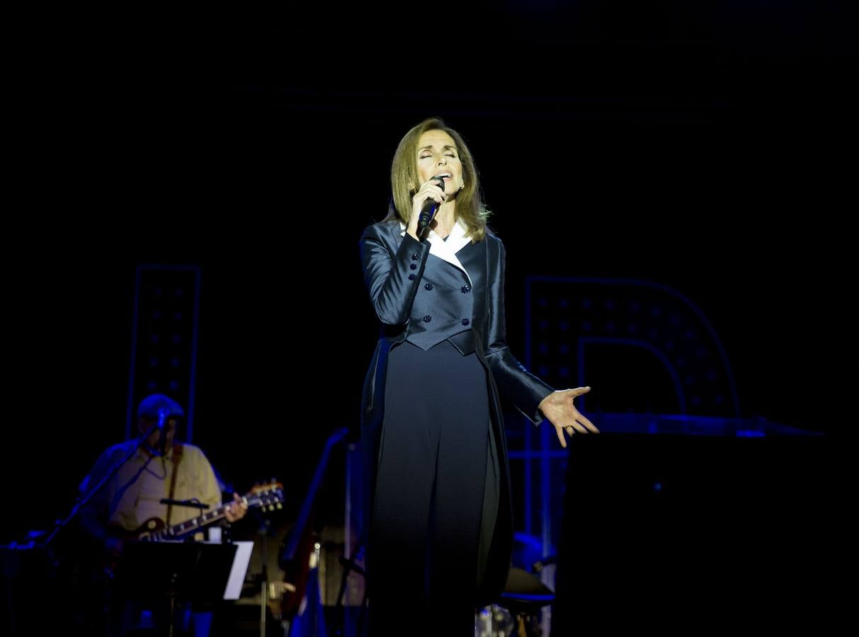 Fotos: Concierto de Ana Belén en la Plaza Mayor de Valladolid