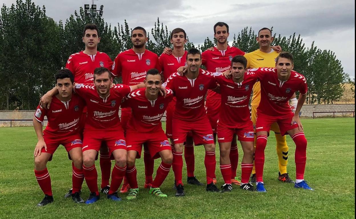 La alineación titular del Turégano en su primer partido como local en Regional. 