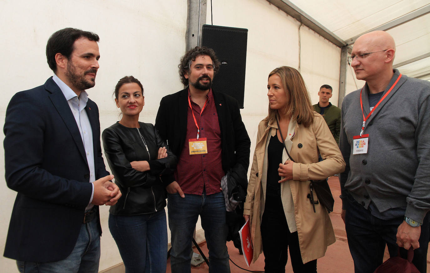 Antonio Garzón (izquierda), con dirigentes regionales y lolcales de Izquierda Unida.