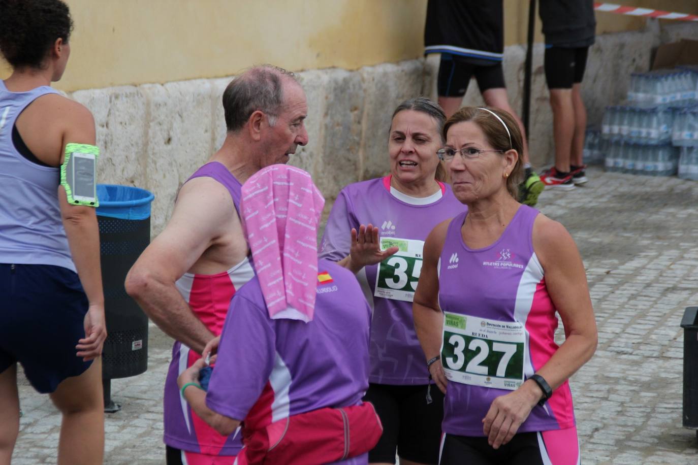 Fotos: Más de 300 atletas participan en la carrera &#039;Corriendo entre viña&#039; de Rueda