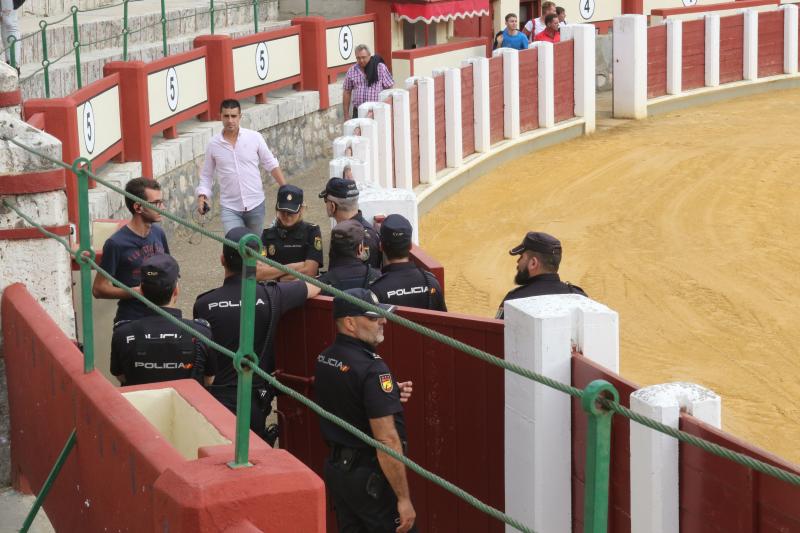 La corrida de rejones de este domingo en Valladolid no se va a aplazar, sino que queda cancelada de manera definitiva. Se podrá reclamar el dinero de la entrada hoy hasta las 21:00 horas, además de mañana lunes desde las 10:00 hasta las 14:00 horas y, por la tarde, de 18:00 a 21:00 horas.