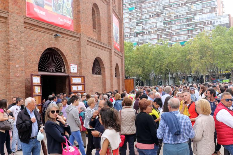 La corrida de rejones de este domingo en Valladolid no se va a aplazar, sino que queda cancelada de manera definitiva. Se podrá reclamar el dinero de la entrada hoy hasta las 21:00 horas, además de mañana lunes desde las 10:00 hasta las 14:00 horas y, por la tarde, de 18:00 a 21:00 horas.