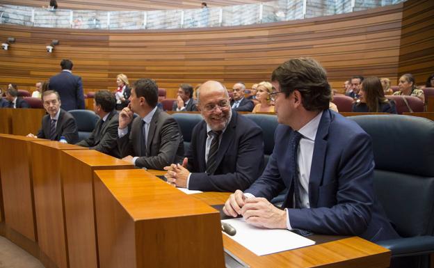 Francisco Igea y Alfonso Fernández Mañueco, en las Cortes de Castilla y León. 