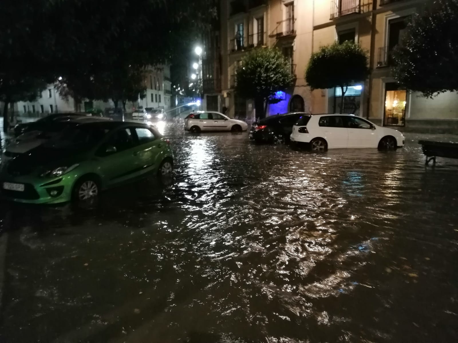 Los bomberos y el 112 han recibido decenas de llamadas a partir de las nueve de la noche.