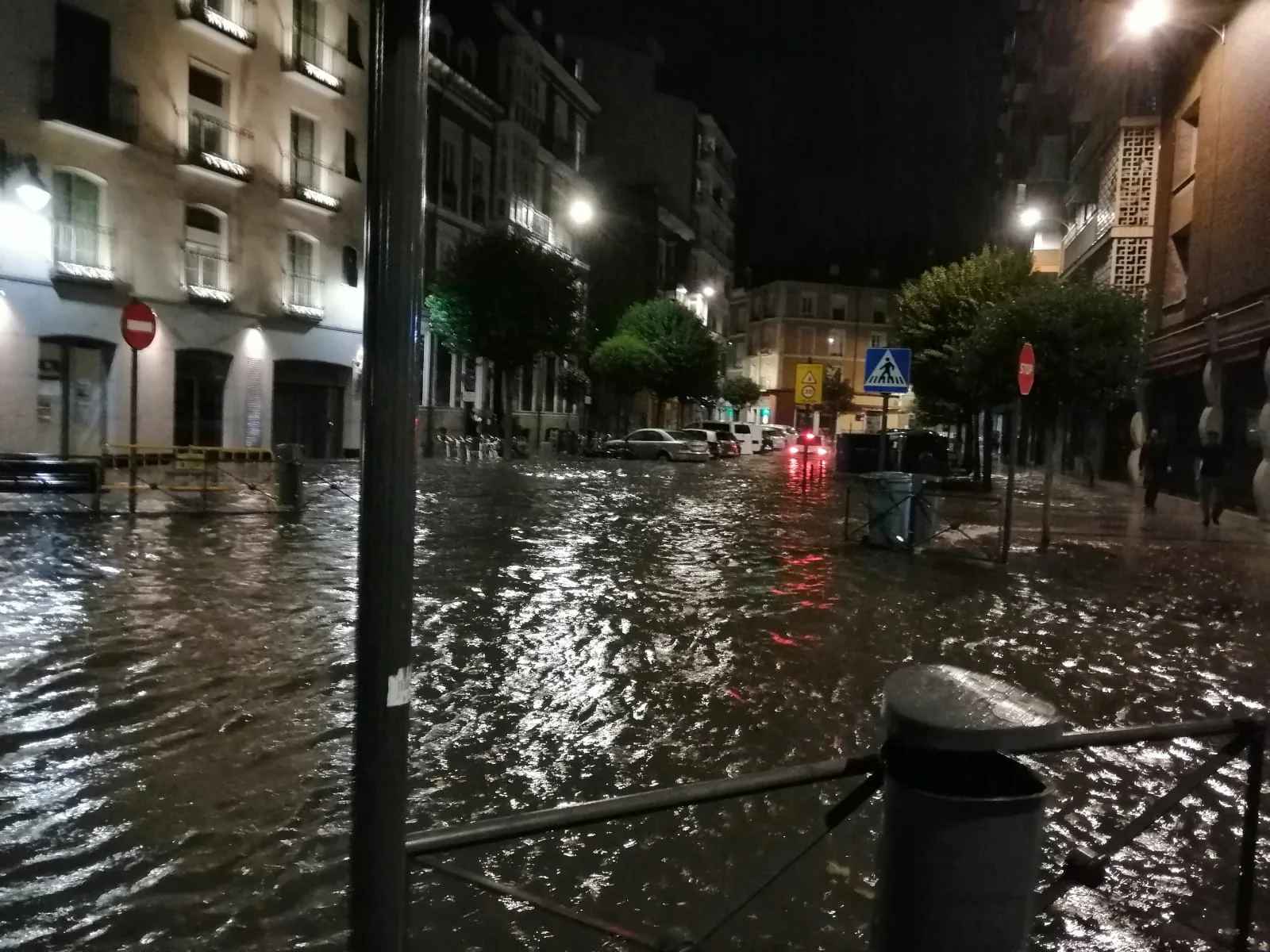 Los bomberos y el 112 han recibido decenas de llamadas a partir de las nueve de la noche.