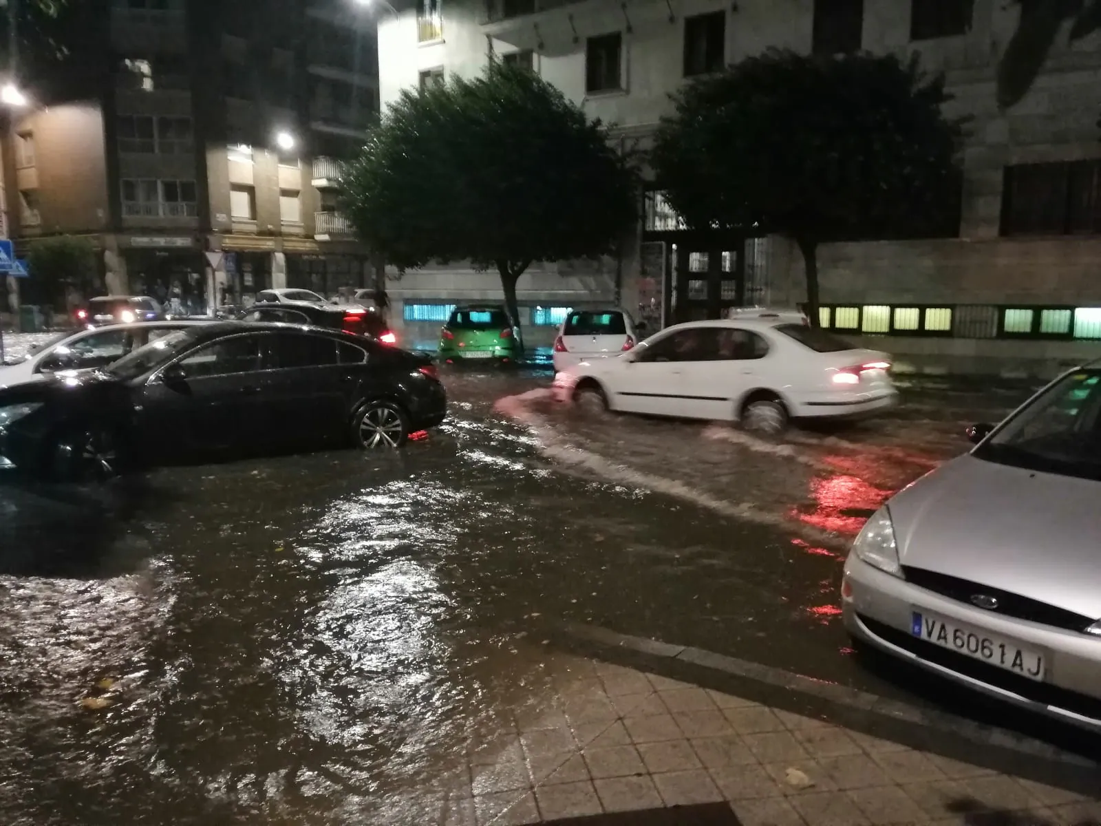 Los bomberos y el 112 han recibido decenas de llamadas a partir de las nueve de la noche.