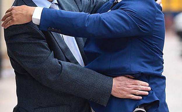 Un abrazo de despedida.