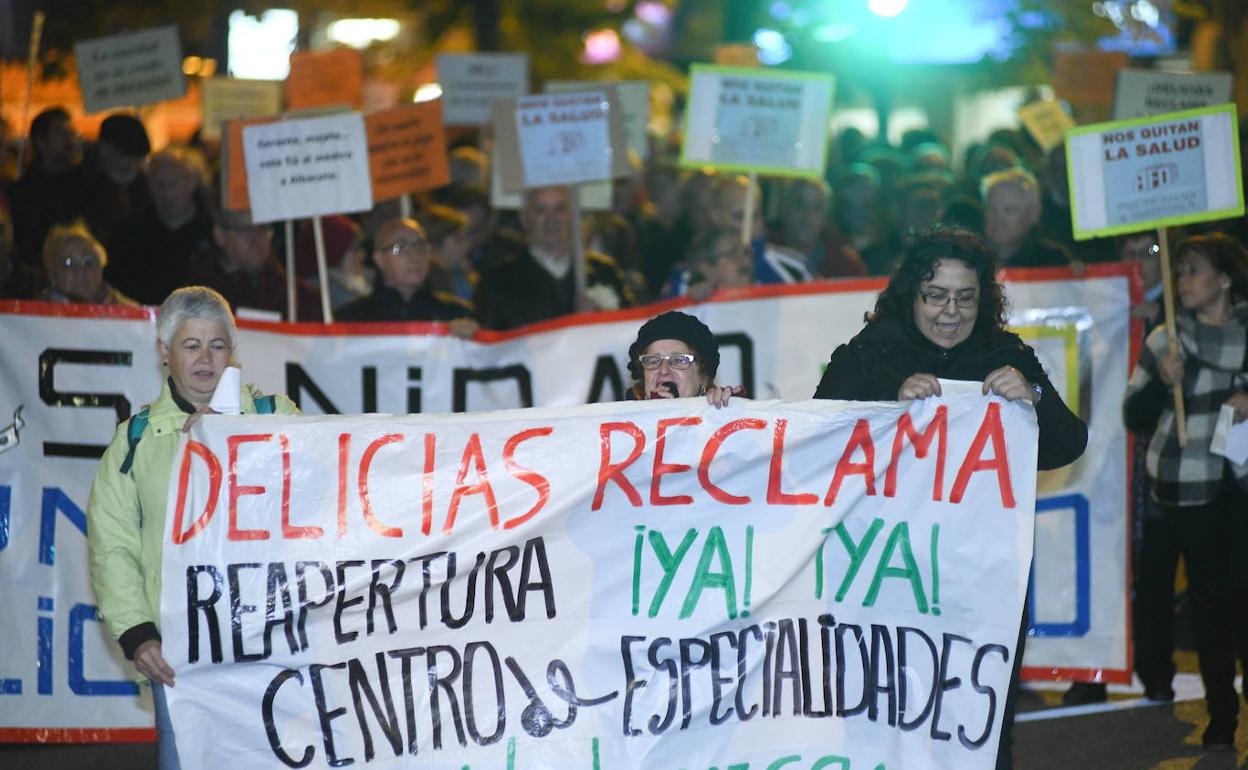 Manifestación de los vecinos de Delicias en noviembre para reclamar la reapertura del Centro de Especialidades. 