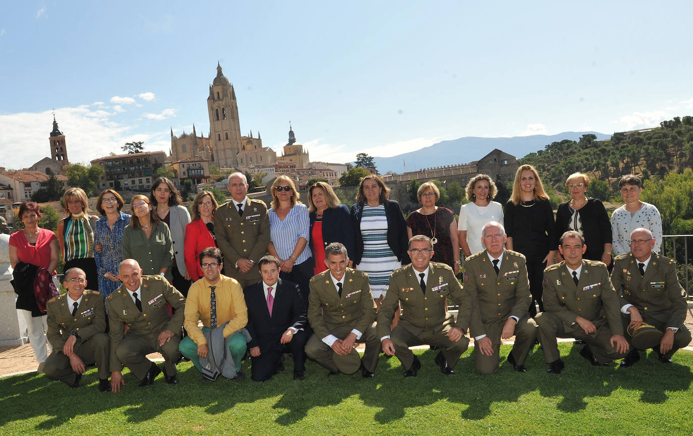 El nuevo director del archivo junto a su equipo. FOTO EL NORTE