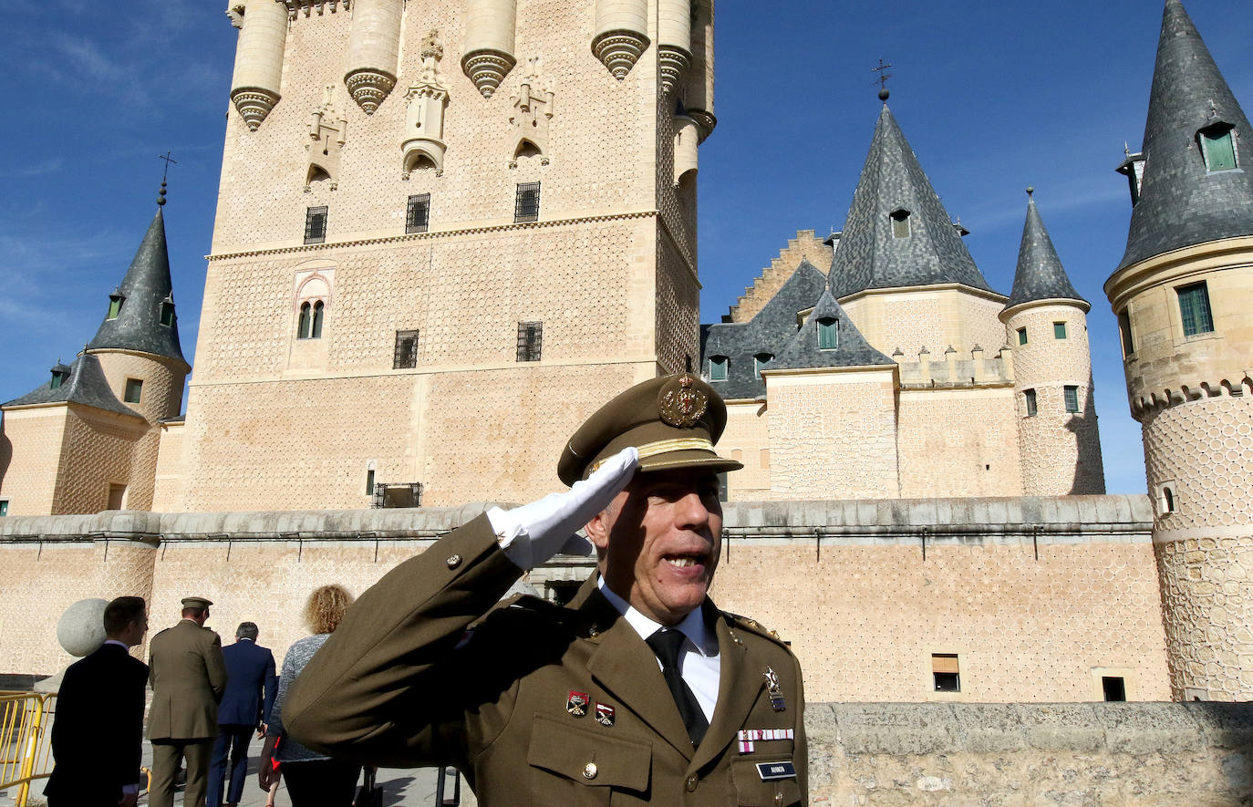 El nuevo director del archivo junto a su equipo. FOTO EL NORTE