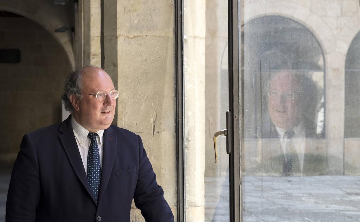 El vicerector de políticas académicas y participación social, Enrique Cabero.