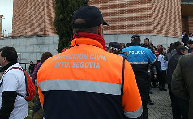 Uno de los voluntarios de la agrupación dimisionaria, en un acto de Semana Santa en Segovia. 