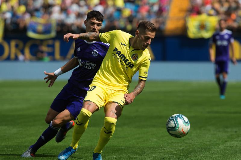 El Villarreal se llevó los tres puntos en juego (2-0) ante el Real Valladolid en La Cerámica en un duelo en el que la mayor ambición local, especialmente en la segunda parte, le dio sus frutos ante un rival que estuvo bien en defensa pero al que le faltó algo más en ataque.