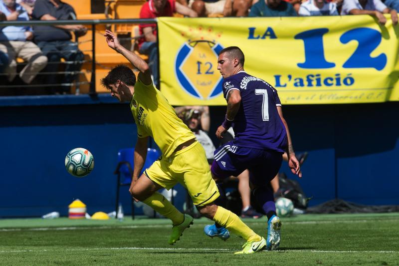 El Villarreal se llevó los tres puntos en juego (2-0) ante el Real Valladolid en La Cerámica en un duelo en el que la mayor ambición local, especialmente en la segunda parte, le dio sus frutos ante un rival que estuvo bien en defensa pero al que le faltó algo más en ataque.