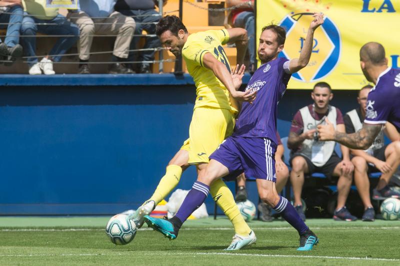 El Villarreal se llevó los tres puntos en juego (2-0) ante el Real Valladolid en La Cerámica en un duelo en el que la mayor ambición local, especialmente en la segunda parte, le dio sus frutos ante un rival que estuvo bien en defensa pero al que le faltó algo más en ataque.