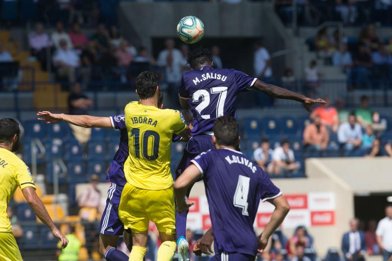 El Villarreal se llevó los tres puntos en juego (2-0) ante el Real Valladolid en La Cerámica en un duelo en el que la mayor ambición local, especialmente en la segunda parte, le dio sus frutos ante un rival que estuvo bien en defensa pero al que le faltó algo más en ataque.