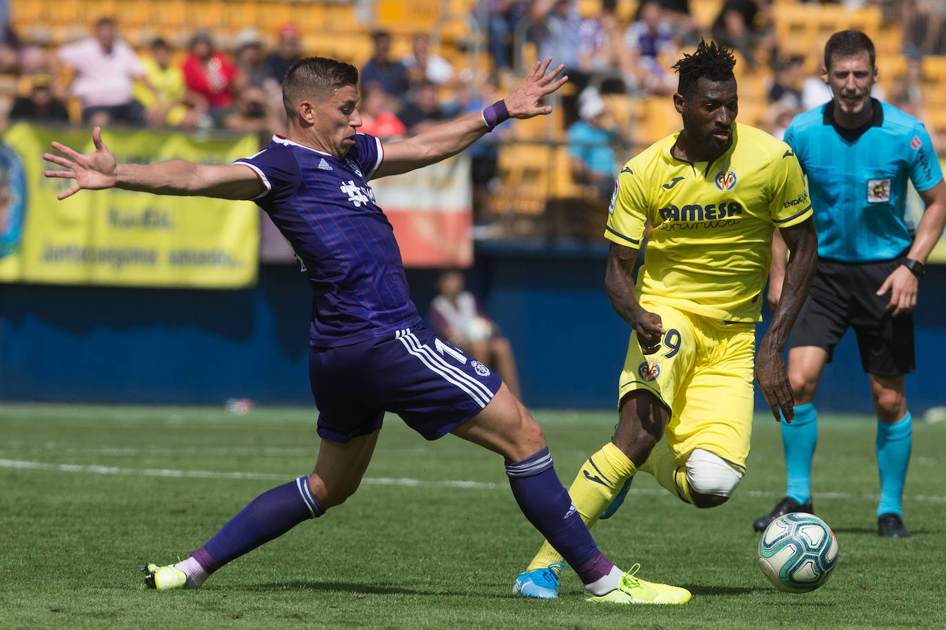 El Villarreal se llevó los tres puntos en juego (2-0) ante el Real Valladolid en La Cerámica en un duelo en el que la mayor ambición local, especialmente en la segunda parte, le dio sus frutos ante un rival que estuvo bien en defensa pero al que le faltó algo más en ataque.