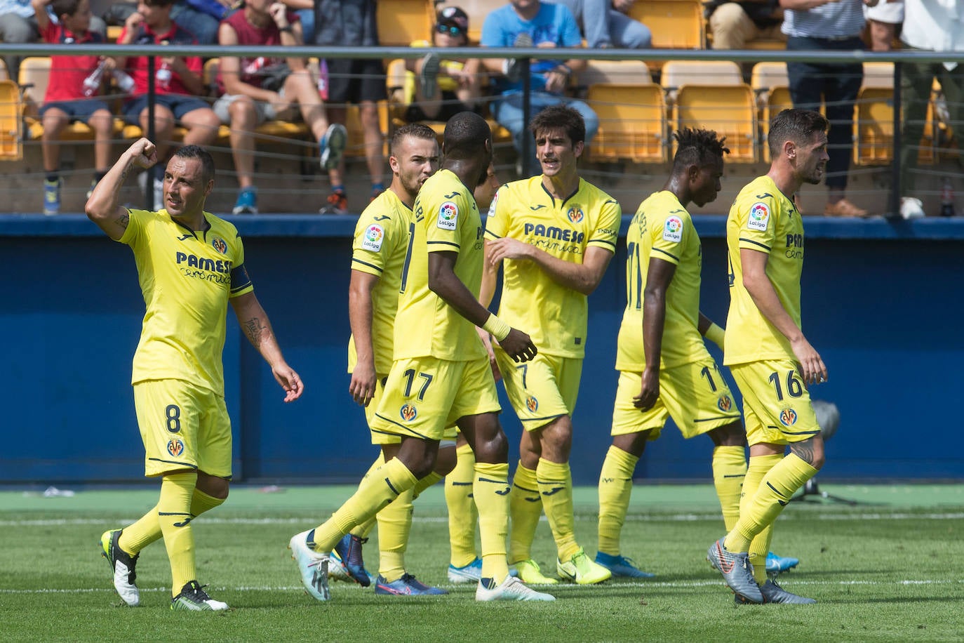 El Villarreal se llevó los tres puntos en juego (2-0) ante el Real Valladolid en La Cerámica en un duelo en el que la mayor ambición local, especialmente en la segunda parte, le dio sus frutos ante un rival que estuvo bien en defensa pero al que le faltó algo más en ataque.