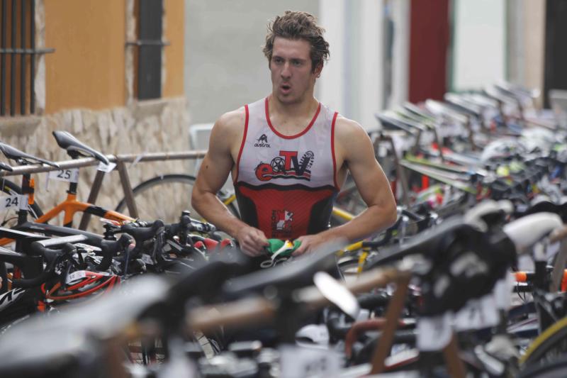 Fotos: Un centenar de atletas desafían a la lluvia en Valbuena (1/2)