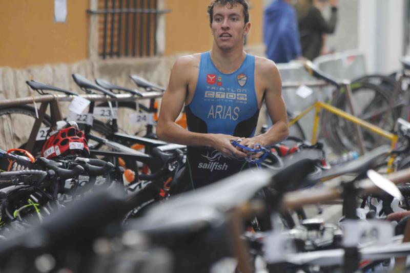 Fotos: Un centenar de atletas desafían a la lluvia en Valbuena (1/2)